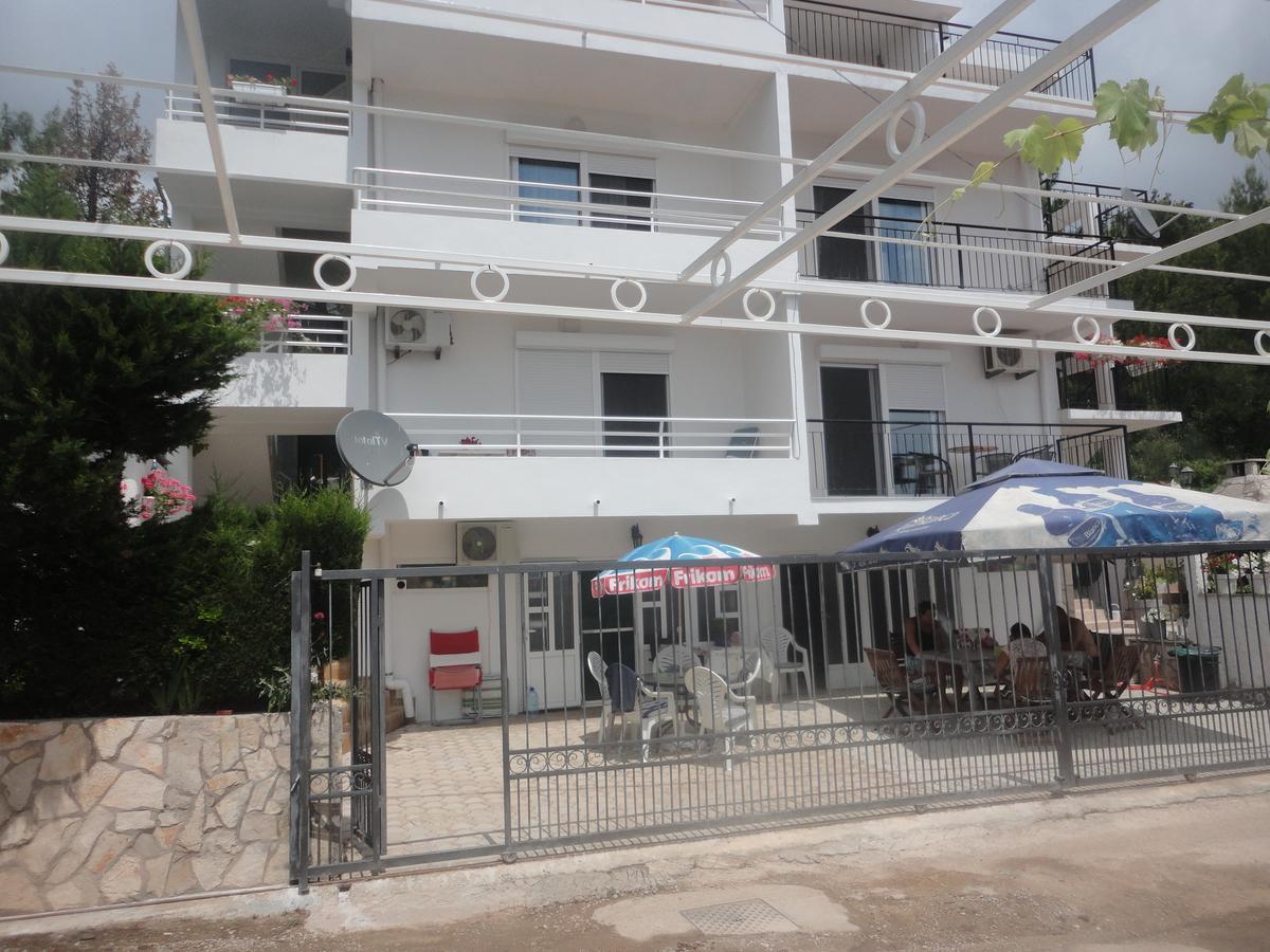 Brankas Apartments Bar Exterior foto